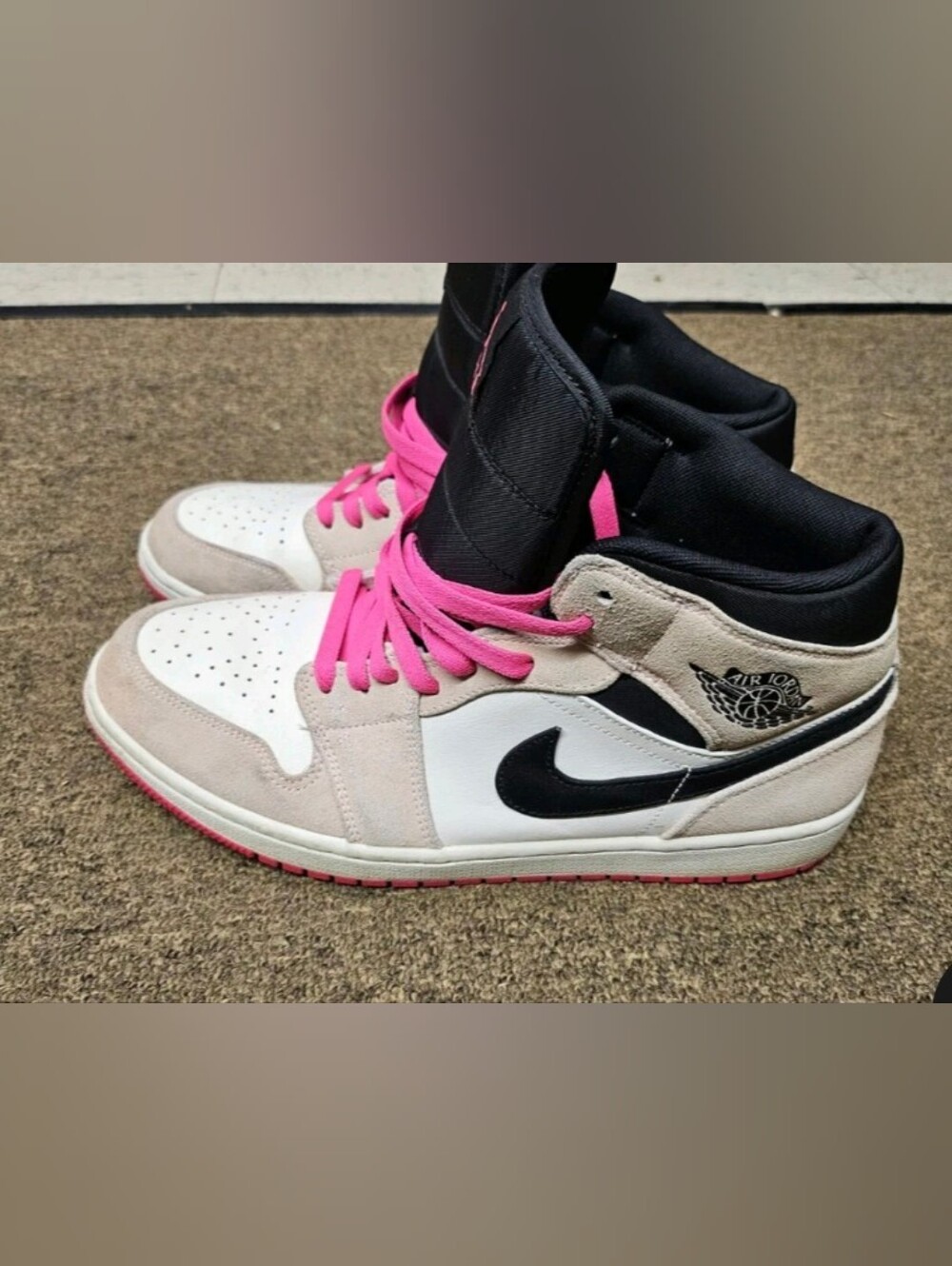 Air Jordan 1 Mid SE "Crimson Tint/Hyper Pink" sneakers